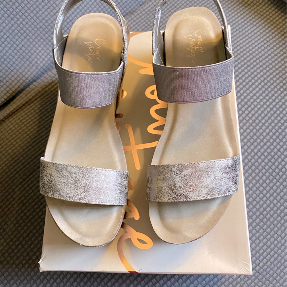 Sandals; Crown Vintage; Women’s size 9; Pewter